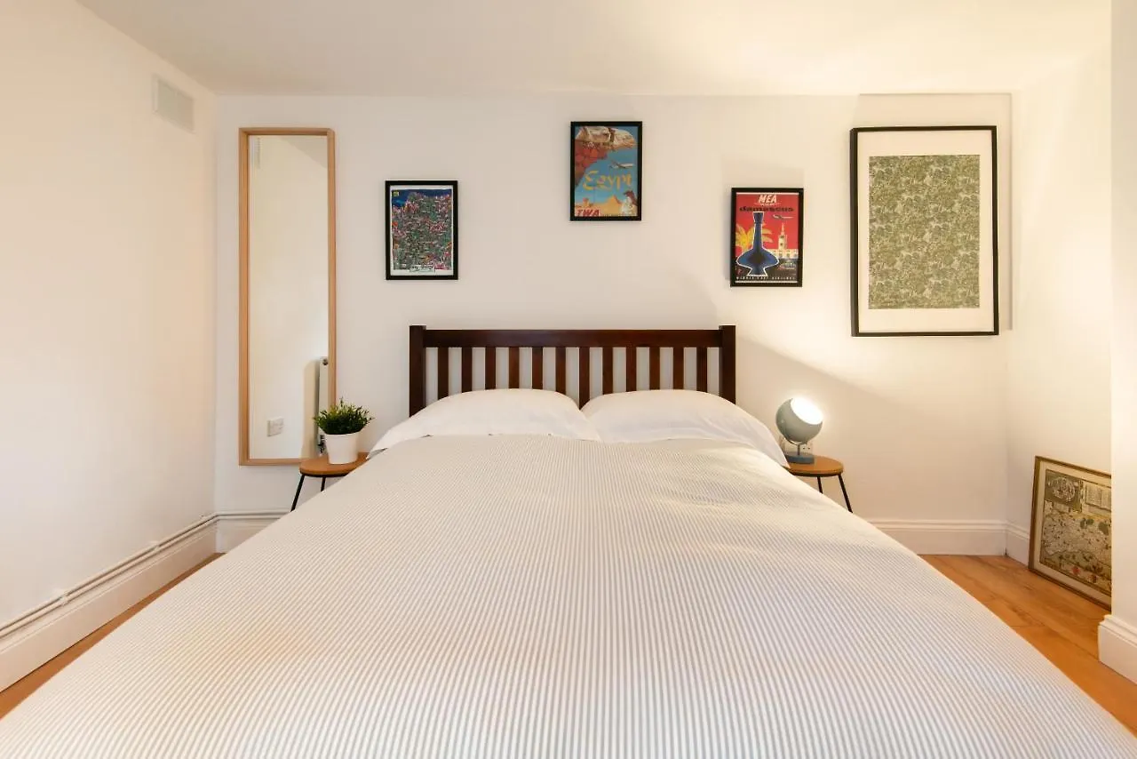 Apartment Stylish Underground Flat, Beach 30S, Graffiti Yard Brighton United Kingdom
