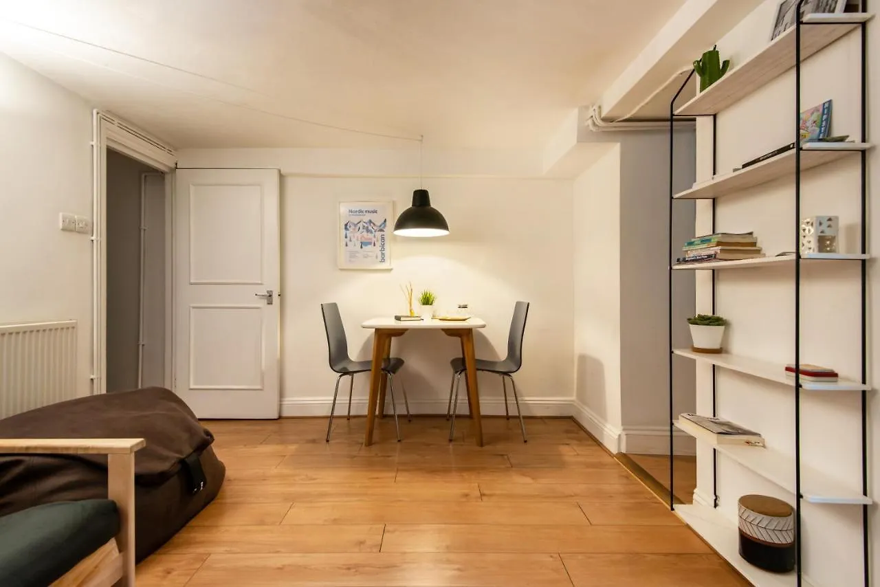 Apartment Stylish Underground Flat, Beach 30S, Graffiti Yard Brighton