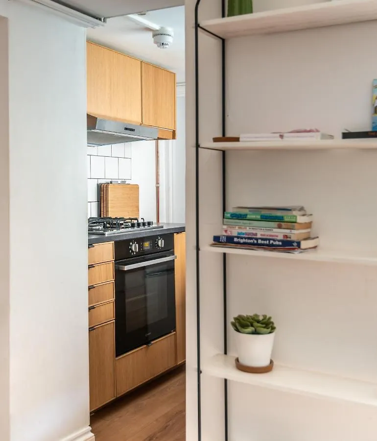 Stylish Underground Flat, Beach 30S, Graffiti Yard Brighton