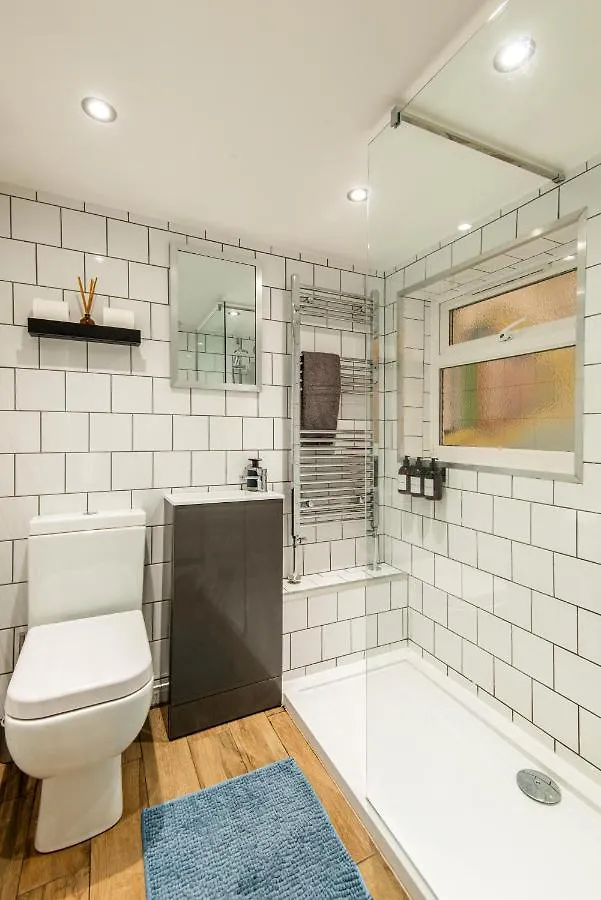 Stylish Underground Flat, Beach 30S, Graffiti Yard Brighton